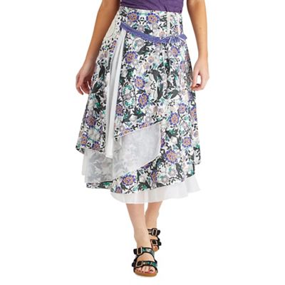 Multi coloured wear in the wind skirt